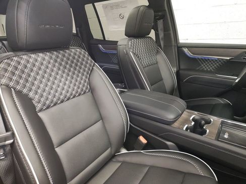 New 2026 GMC Acadia Denali w/ Super Cruise Package image 9