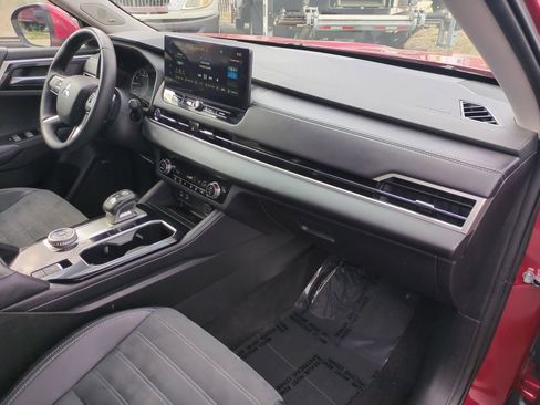 Used 2025 Mitsubishi Outlander SE AWD/4WD image 32