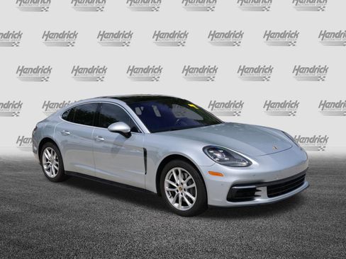 Used 2017 Porsche Panamera 4S image 2