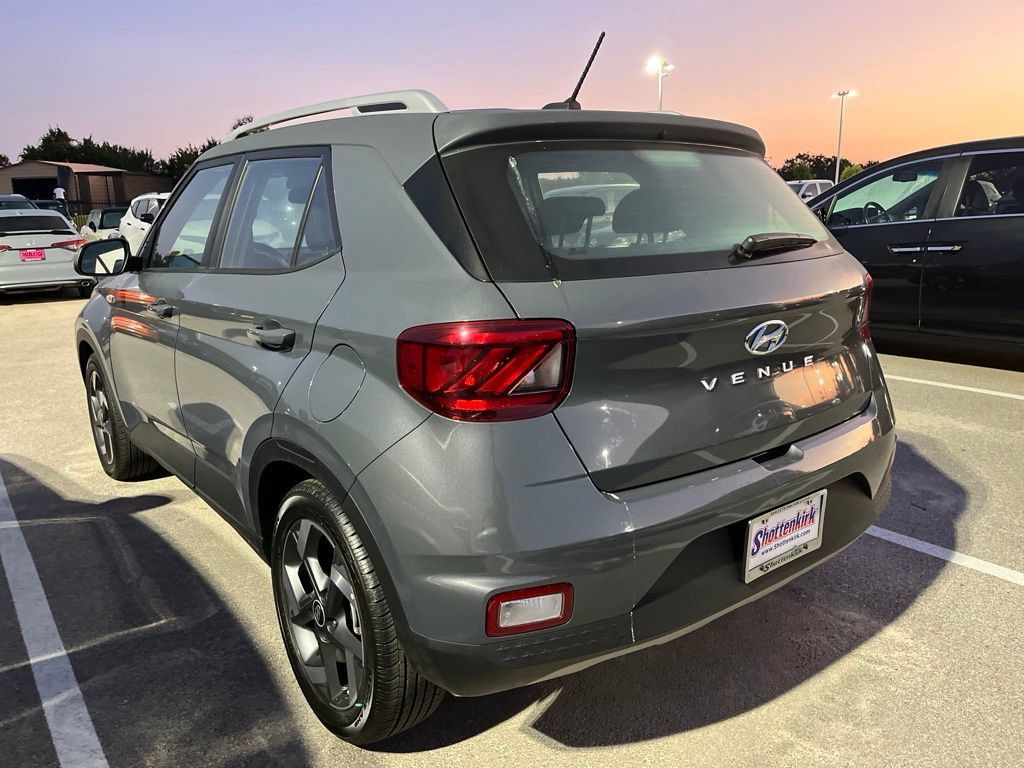 Used 2026 Hyundai Venue SEL FWD image 4
