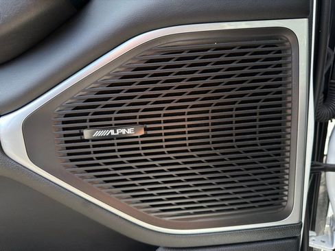 Used 2023 Jeep Wagoneer Series III w/ Flexible Seating Group image 12