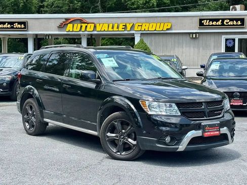 Used 2019 Dodge Journey Crossroad FWD image 1