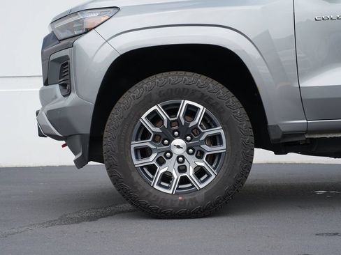 Used 2024 Chevrolet Colorado Z71 w/ Z71 Convenience Package 2 AWD/4WD image 11