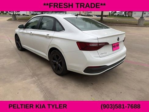 Used 2023 Volkswagen Jetta SE w/ Panoramic Sunroof Package image 9