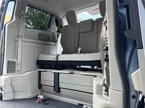 Used 2013 Chrysler Town & Country Touring FWD image 18