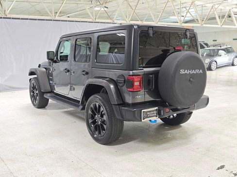 Used 2022 Jeep Wrangler Unlimited Sahara AWD/4WD image 5