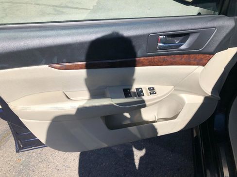 Used 2014 Subaru Legacy 2.5i Limited image 10