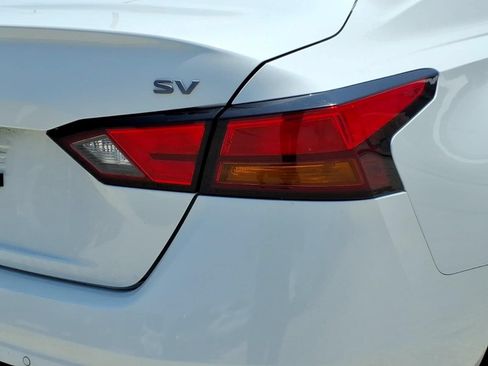 Used 2024 Nissan Altima 2.5 SV FWD image 13