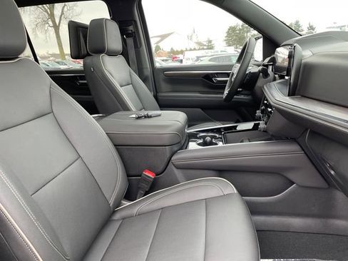 New 2025 Chevrolet Suburban Premier image 24
