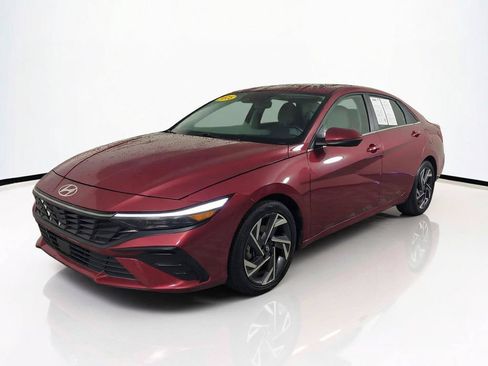 Used 2025 Hyundai Elantra Limited FWD image 9