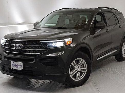 Certified 2023 Ford Explorer XLT image 6