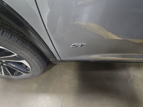 Used 2025 Buick Enclave Sport Touring w/ Power Package FWD image 6