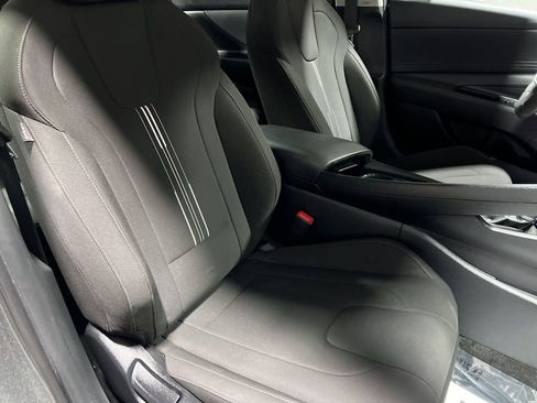 Used 2025 Hyundai Elantra SEL image 9