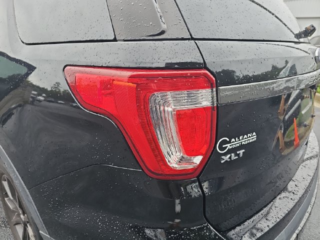 Used 2017 Ford Explorer XLT w/ Equipment Group 202A AWD/4WD image 37
