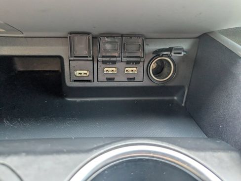 Used 2020 Toyota Highlander XLE FWD image 15