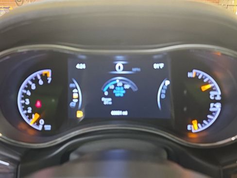 Used 2020 Jeep Grand Cherokee Overland AWD/4WD image 22