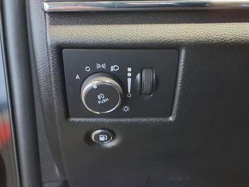 Used 2021 Jeep Grand Cherokee Limited w/ Luxury Group II image 19