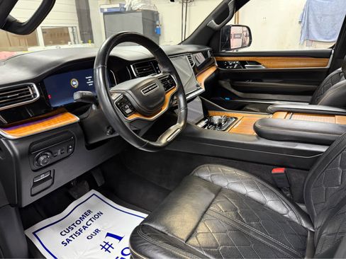 Used 2022 Jeep Grand Wagoneer Series III w/ Rear Seat Video Group 1 image 9