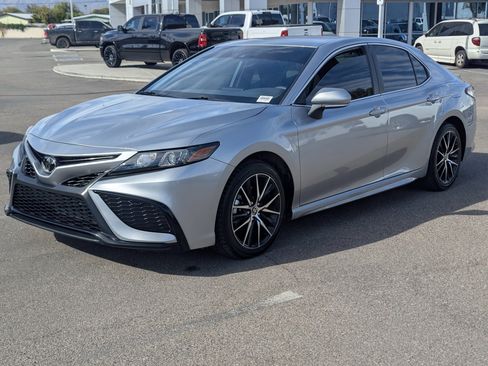 Used 2024 Toyota Camry SE image 5