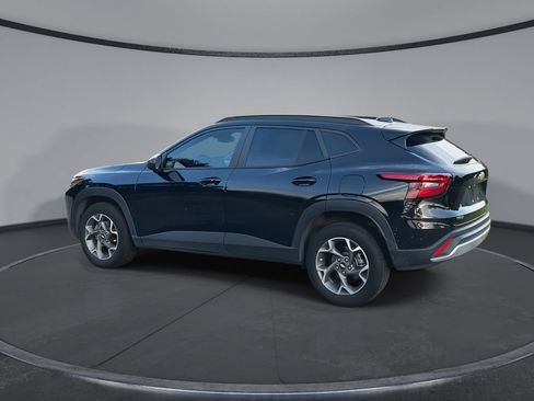 Used 2025 Chevrolet Trax LT w/ LT Convenience Package FWD image 6