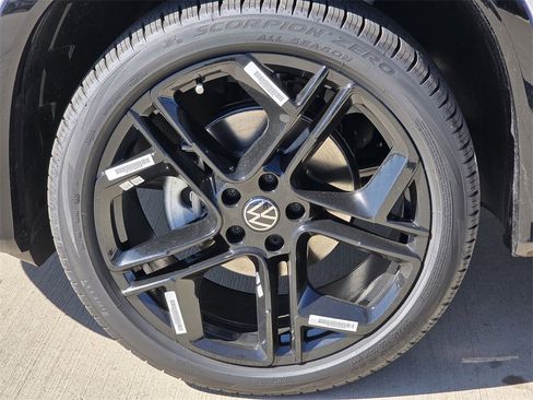 New 2026 Volkswagen Tiguan SE R-Line image 8