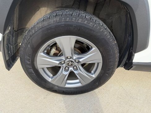 Used 2022 Toyota RAV4 XLE image 23