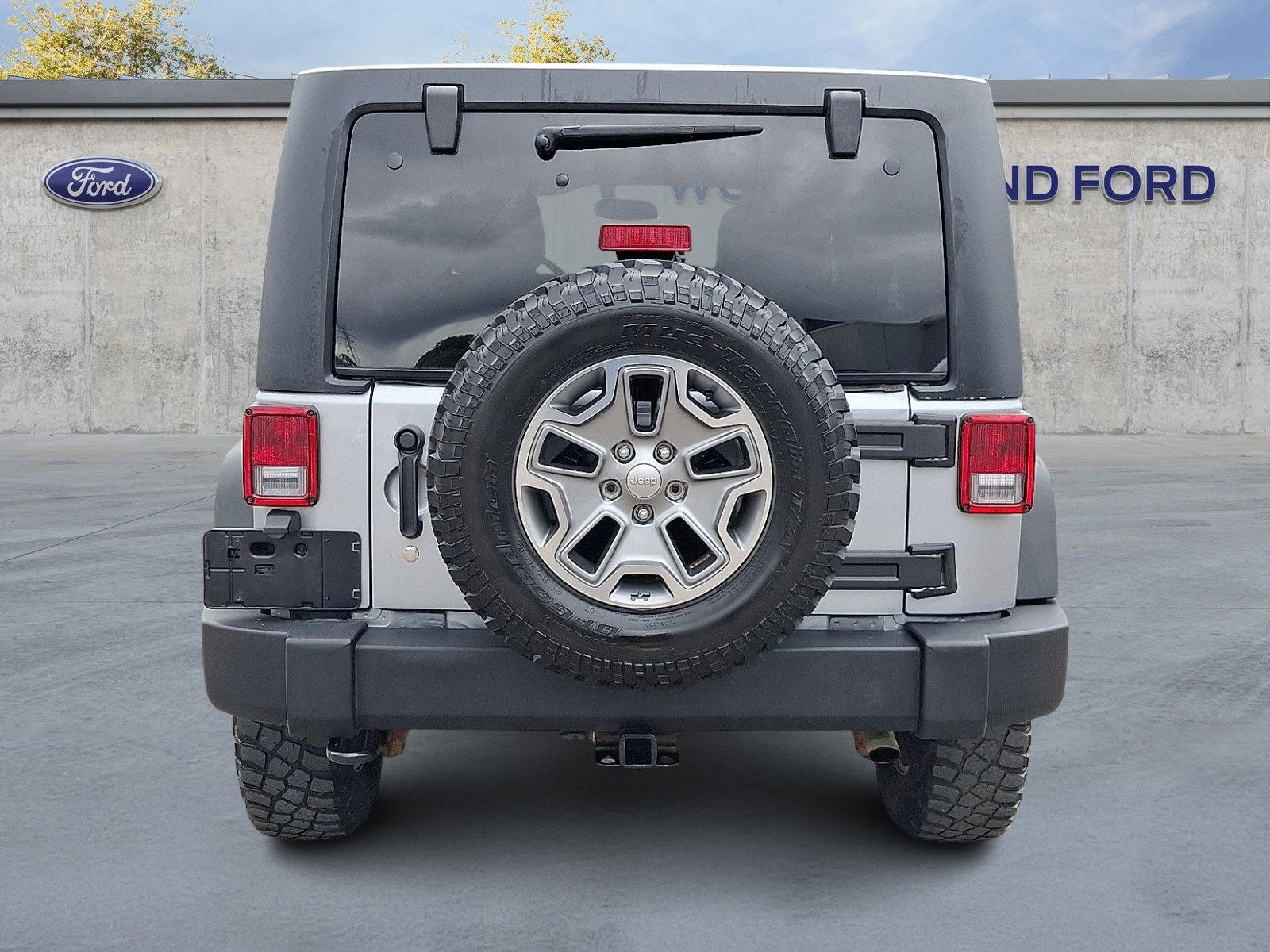 Used 2016 Jeep Wrangler Unlimited Rubicon w/ Connectivity Group AWD/4WD image 5