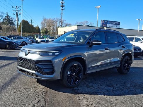 New 2026 Volkswagen Tiguan SE R-Line image 2