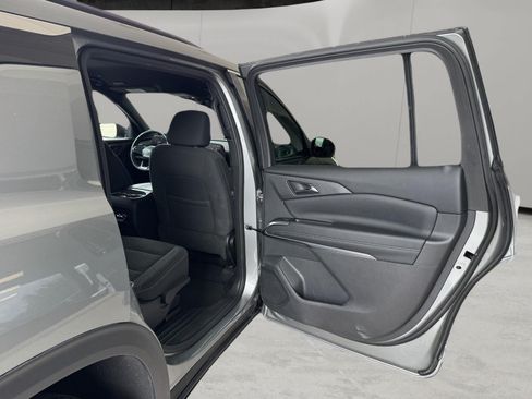 Used 2024 Chevrolet Traverse LT AWD/4WD image 30