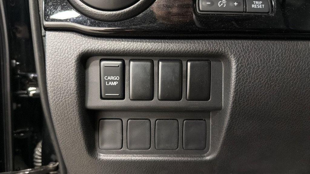Used 2024 Nissan Titan SV AWD/4WD image 19