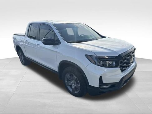 Used 2024 Honda Ridgeline TrailSport image 3