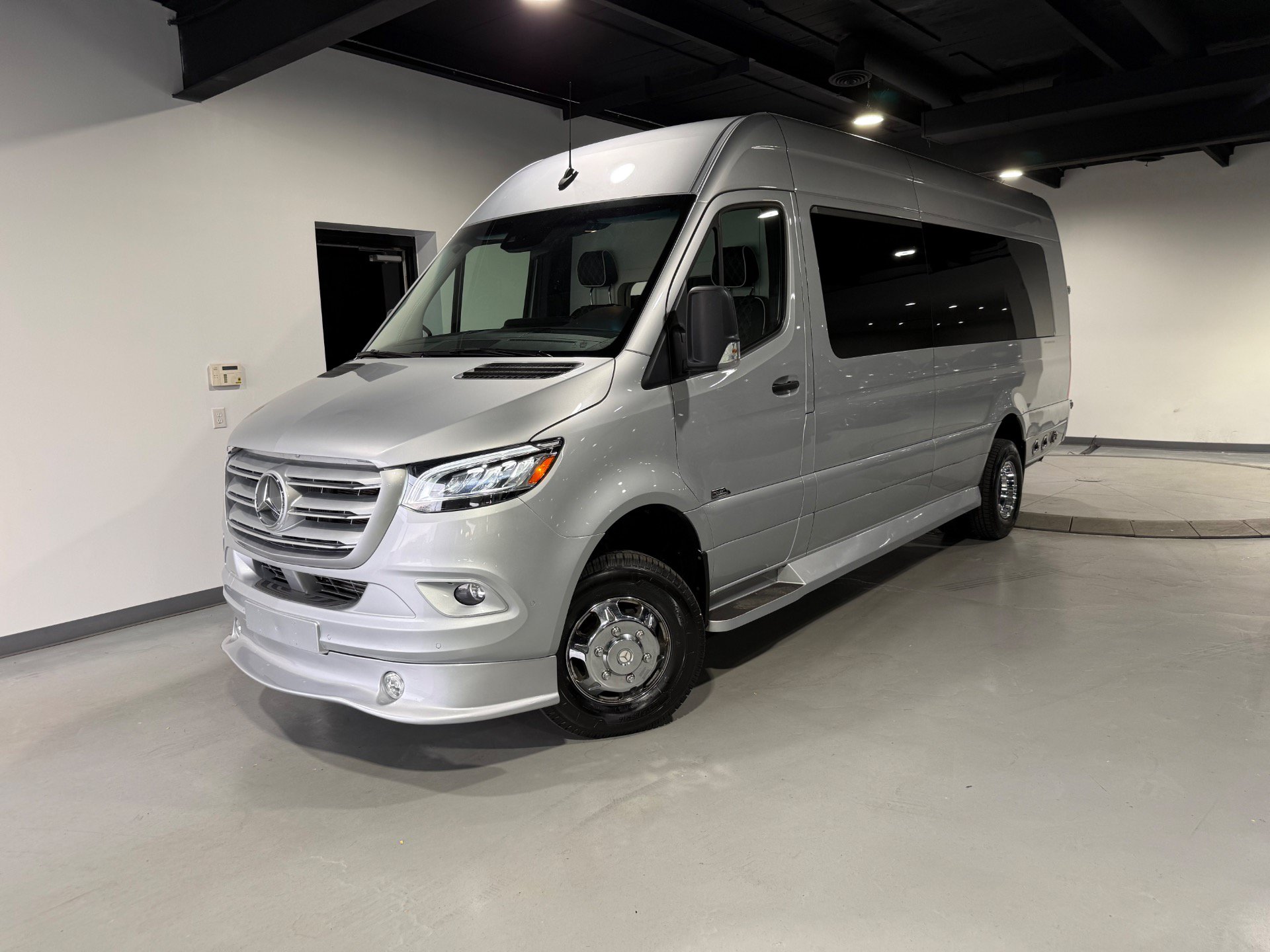 Used 2019 Mercedes-Benz Sprinter 4x4 170 image 2