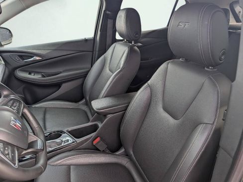 Used 2024 Buick Encore GX Sport Touring AWD/4WD image 10