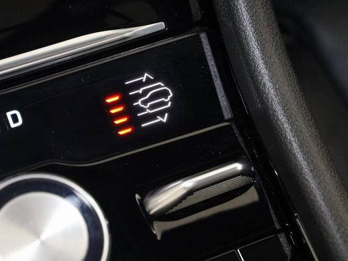 Used 2024 Jeep Grand Cherokee Overland w/ Luxury Tech Group IV image 29