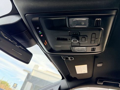 Used 2023 GMC Yukon SLT w/ SLT Luxury Package image 37