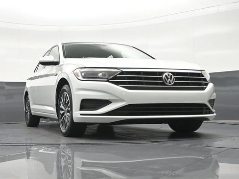 Used 2019 Volkswagen Jetta SEL w/ Cold Weather Package FWD image 29