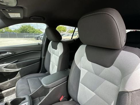 Used 2024 Chevrolet Trax RS FWD image 22