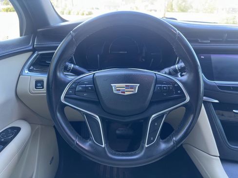 Used 2017 Cadillac XT5 Base 4dr SUV image 25