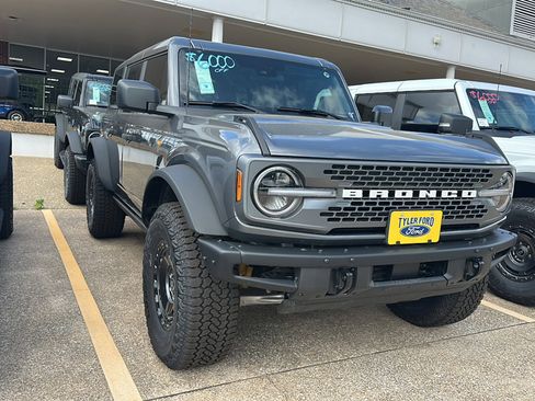New 2025 Ford Bronco Badlands w/ Sasquatch Package AWD/4WD image 1