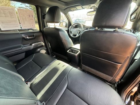 Used 2019 Toyota Tacoma TRD Off-Road image 19