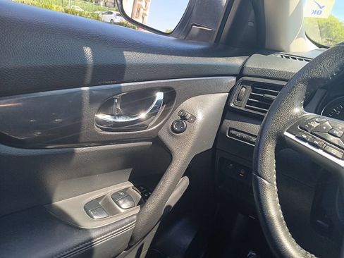 Used 2020 Nissan Rogue SV FWD image 26