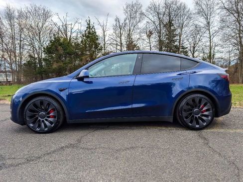 Used 2023 Tesla Model Y Performance AWD/4WD image 2