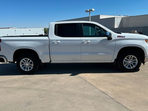 Used 2025 Chevrolet Silverado 1500 LT image 7