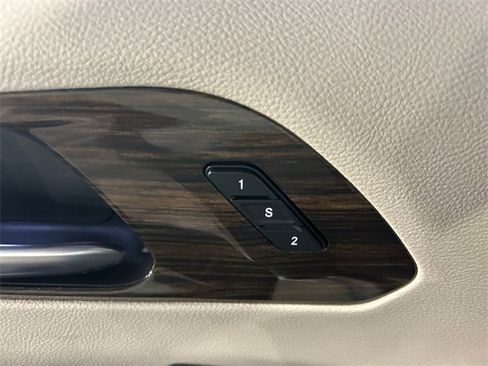 Used 2023 Chrysler Pacifica Limited image 34