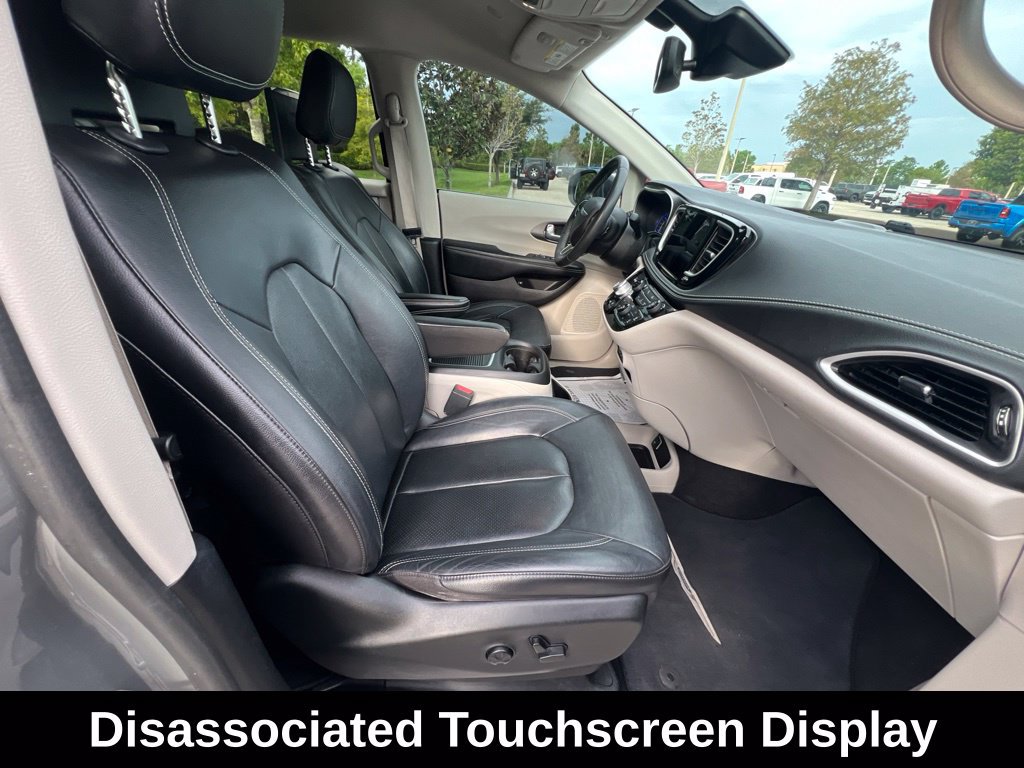 Used 2022 Chrysler Pacifica Touring-L w/ Uconnect Theater Family Group FWD image 26