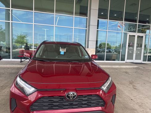 Used 2025 Toyota RAV4 XLE w/ Convenience Package image 23