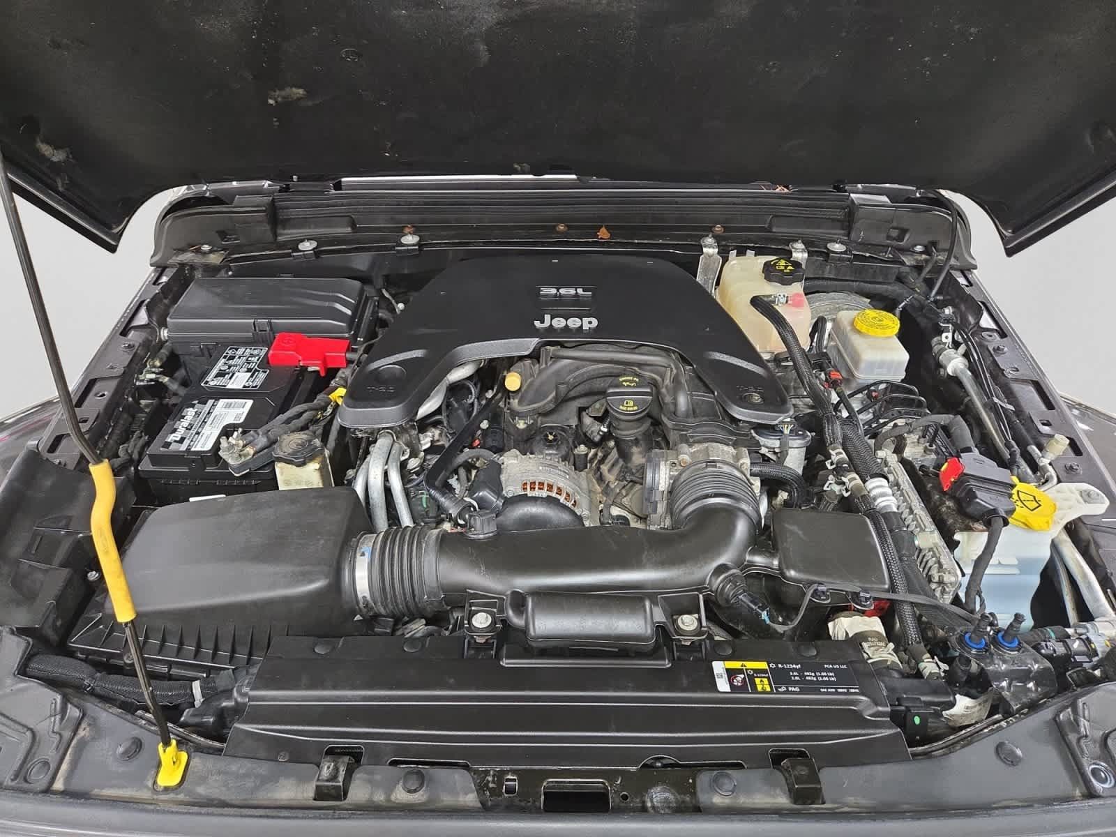 Used 2019 Jeep Wrangler Unlimited Sahara AWD/4WD image 8