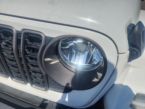 Used 2024 Jeep Wrangler Unlimited AWD/4WD image 6