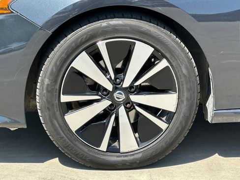 Used 2020 Nissan Altima 2.5 SL FWD image 12