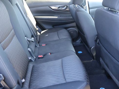 Used 2017 Nissan Rogue SV image 10